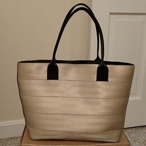Small seatbelt tote